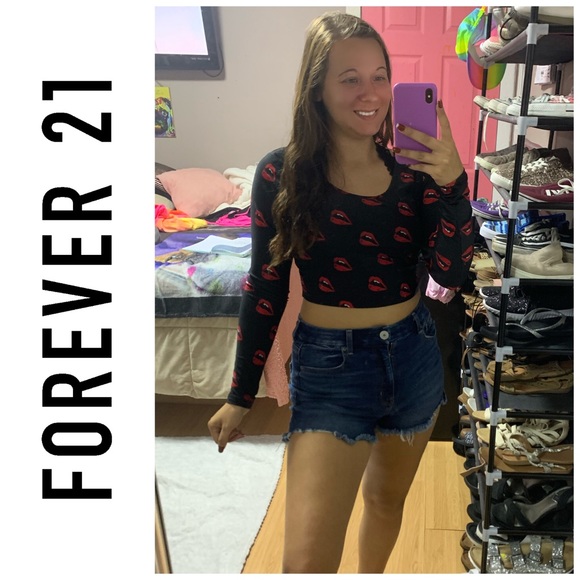 Forever 21 Tops - Last chance. 🔥 Forever 21 crop top!